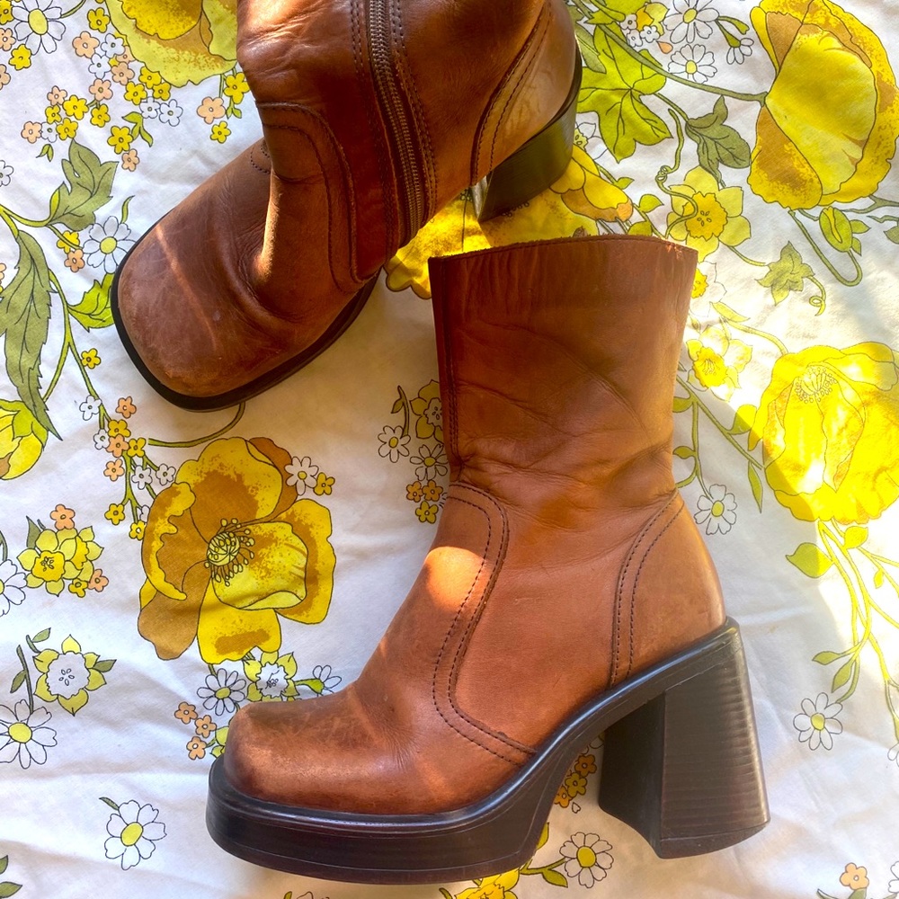 VINTAGE Steve Madden Platform boots
